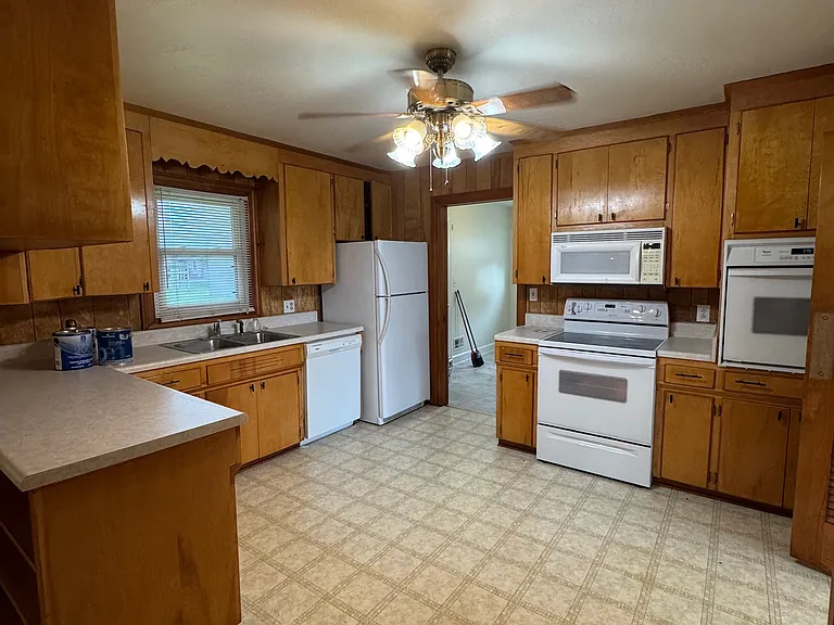710 Eastwood St — Photo 13