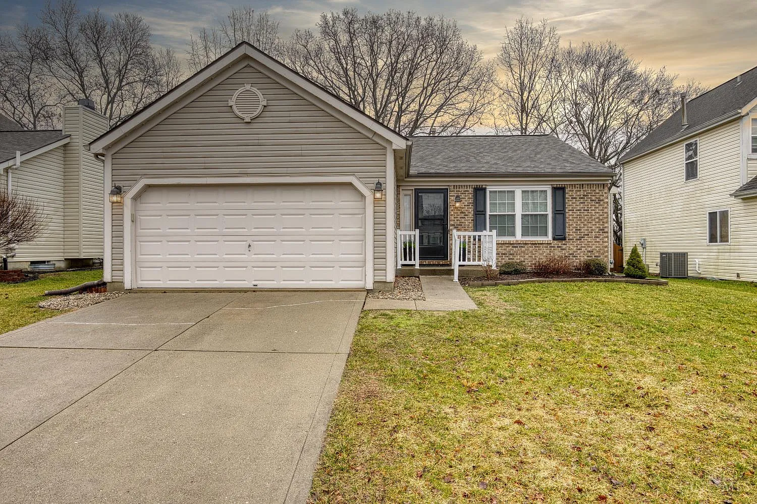 630 Weeping Willow Ln photo 1