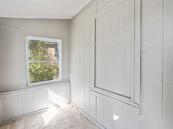 3rd image of 2801 Oxford St