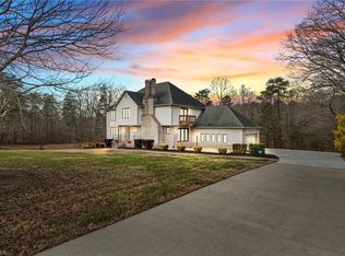 900 Warren Farm Rd, Walnut Cove, NC 27052