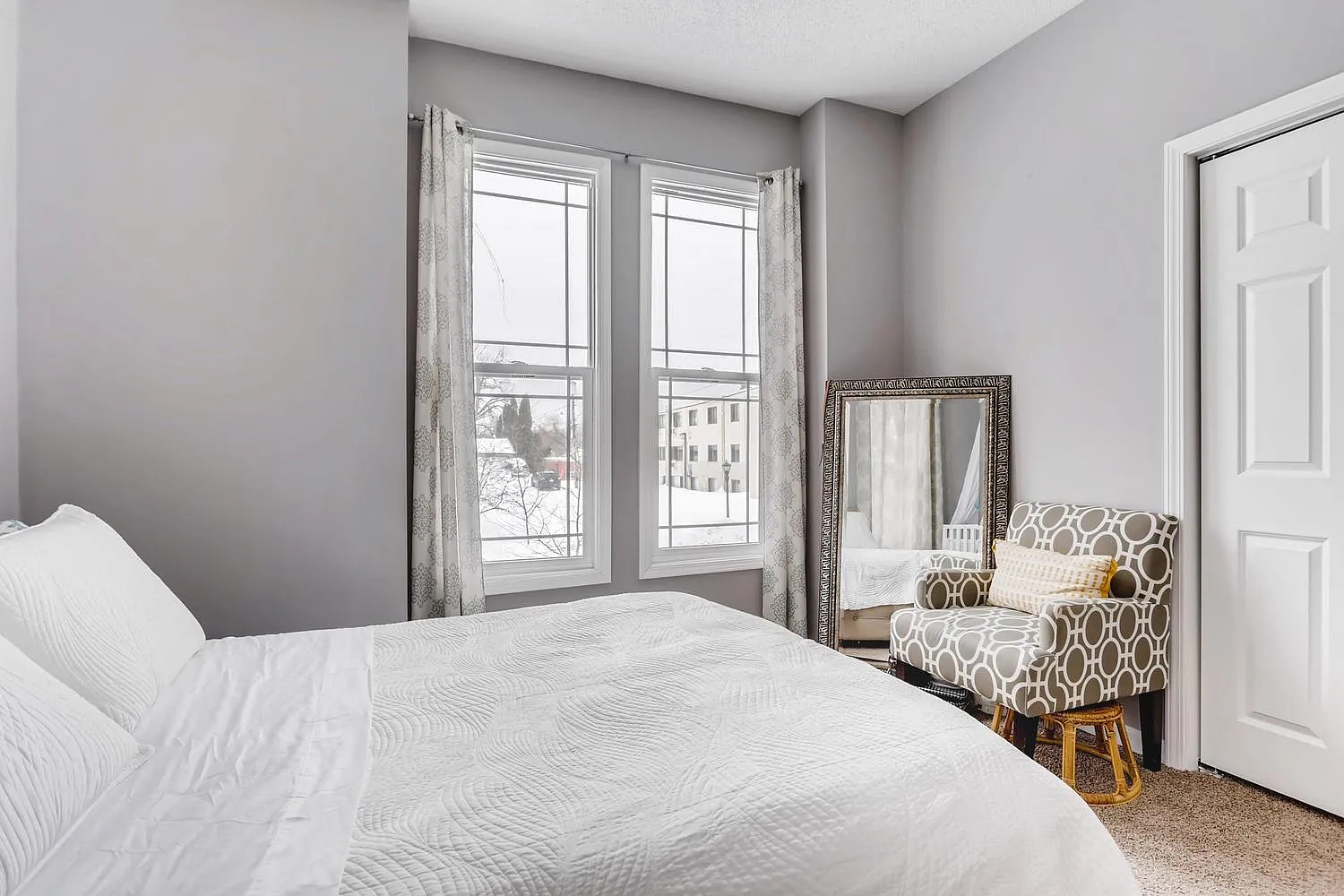 2 bed, 1100 sqft, $1,600 — Photo 4