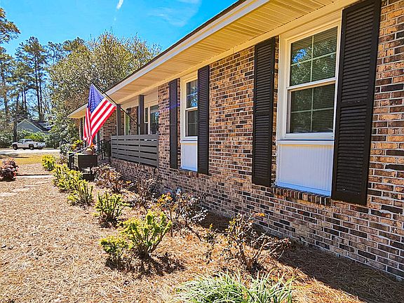 4th image of 121 Azalea Dr