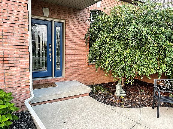 4th image of 377 Clarmarc Dr