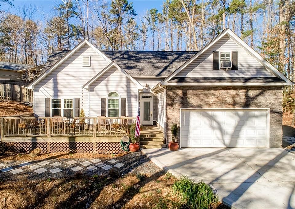 Image 1: Beautifully Renovated Ranch Home