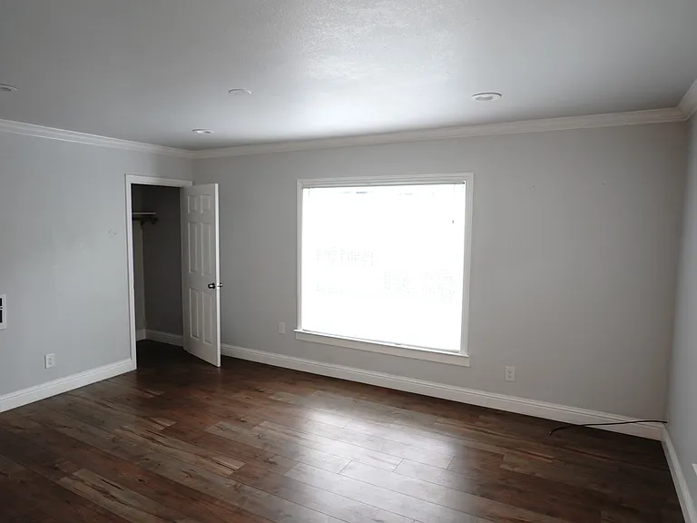 2912 14th Ave — Photo 6