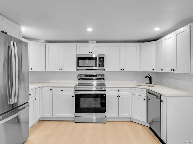 2386 New York Ave #2 — Photo 4