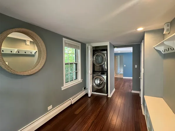 9 Cliff St #1, Stonington, CT 06378
