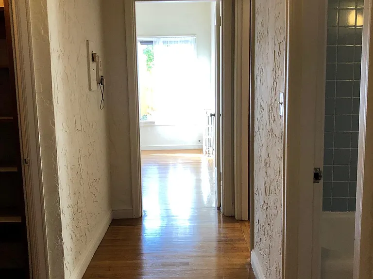 2355 Hilgard Ave #105 — Photo 5