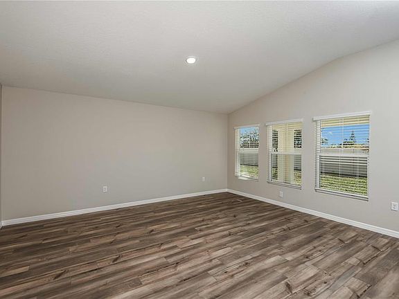 3rd image of 1362 Palmeroy Rd