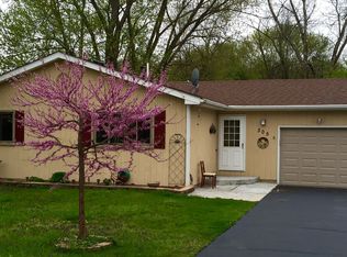 305 Council Trl, Lake In The Hills, IL 60156