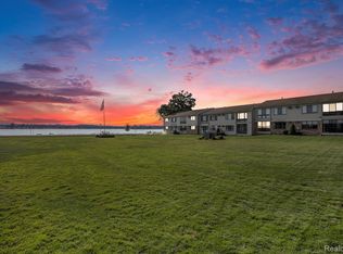 1700 River Rd APT 10, Marysville, MI 48040