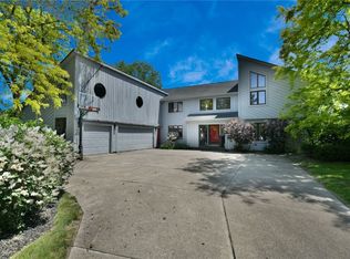 25930 Annesley Rd, Beachwood, OH 44122