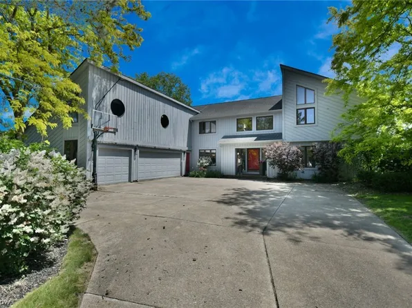25930 Annesley Rd, Beachwood, OH 44122