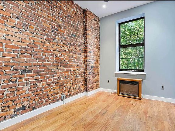 3rd image of 913 Saint Johns Pl #4F