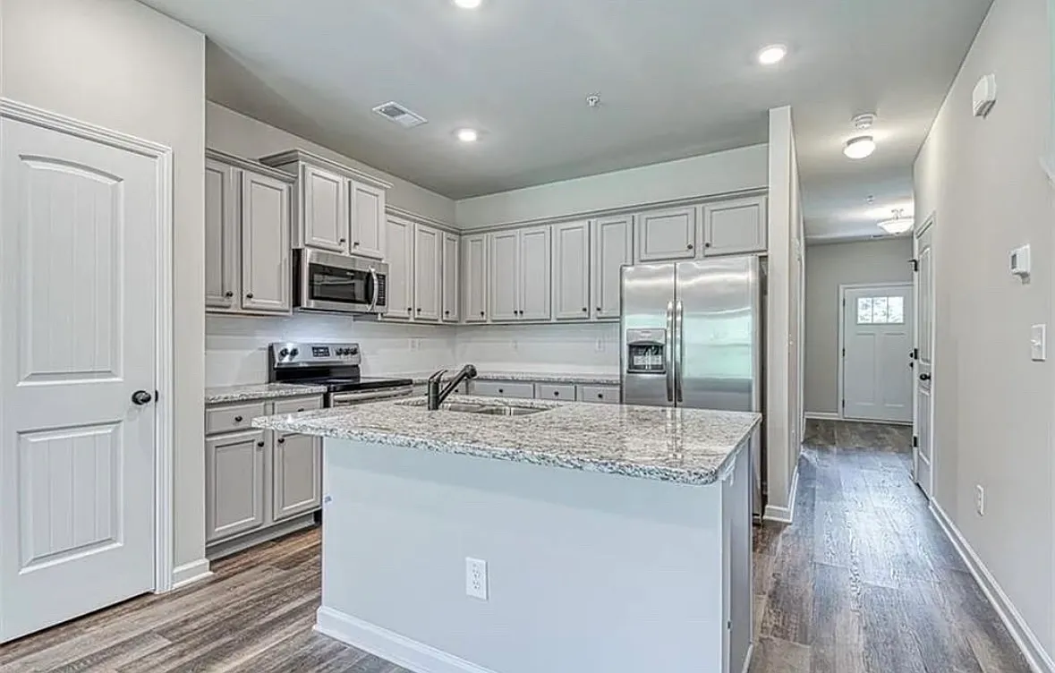 Bayrose Cir, East Pt — Photo 2
