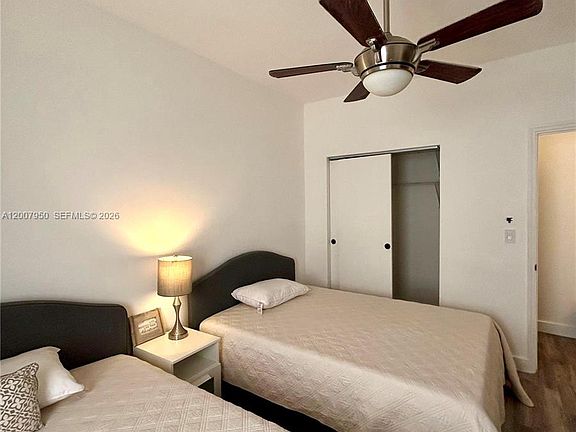 4th image of 215 30th St APT 17