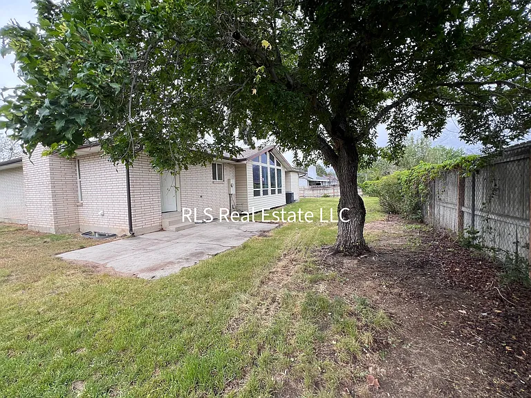 1572 E Hidden Valley Rd — Photo 13
