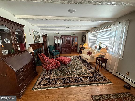 5th image of 200 E Hilltop Rd