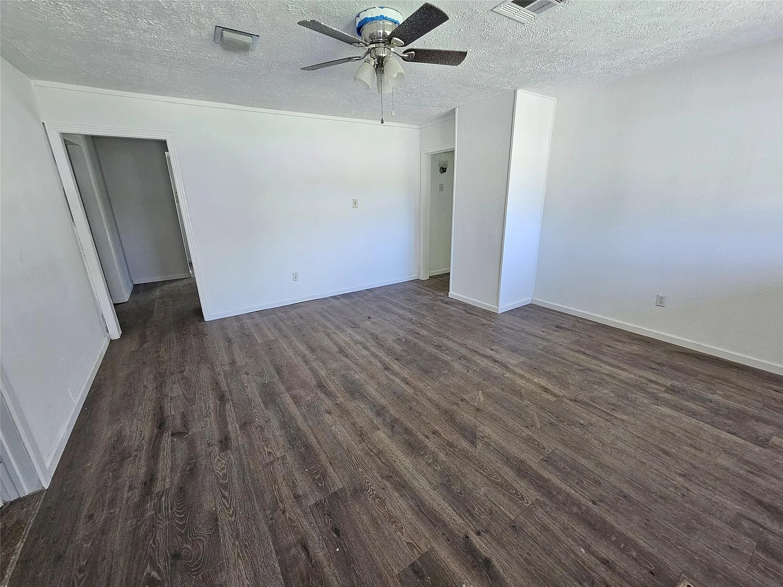 4 bed, 2.0 bath, 1800 sqft, $2,000 — Photo 2