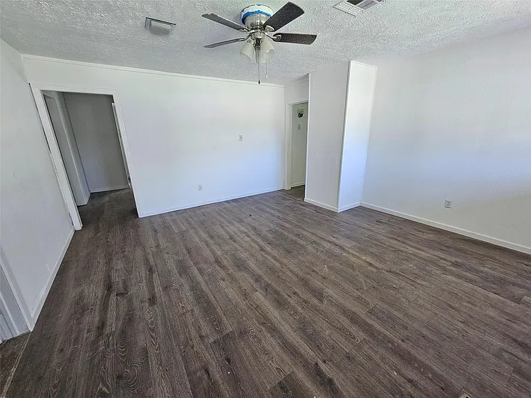 6015 Beekman Rd — Photo 2