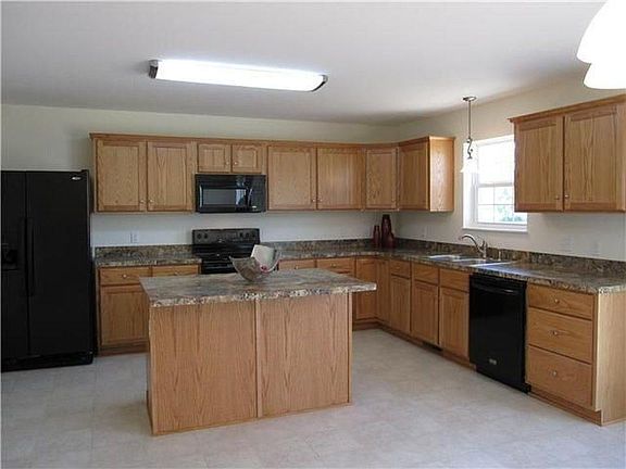 4th image of 1703 Wexford Dr