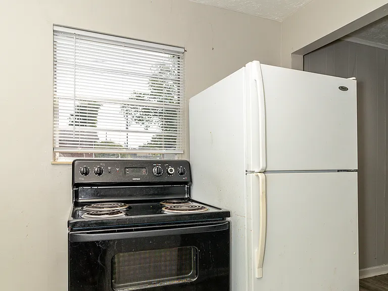 1038 McArthur Rd — Photo 4