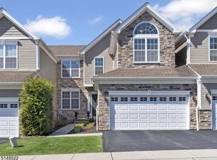 9 Dairy Ln, Long Valley, NJ 07853