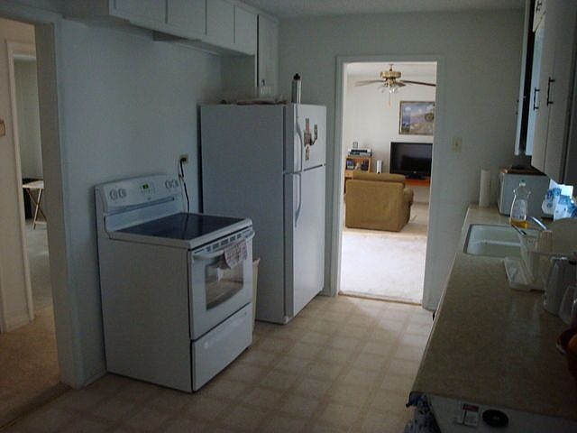 2nd image of 208 E Sanger St