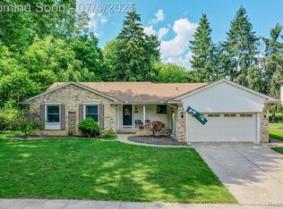 46314 Rockledge Dr, Plymouth, MI 48170