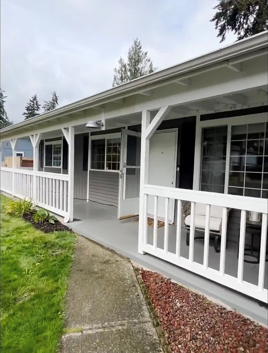 3 bed, 2.0 bath, 1304 sqft, $2,205 — Photo 2