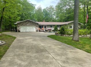 239 E Hillsdale Dr, Roscommon, MI 48653