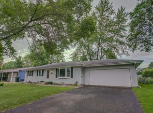 2176 Maple Ln E, Maplewood, MN 55109