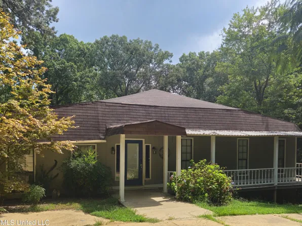 142 Mosley Dr, Pope, MS 38658