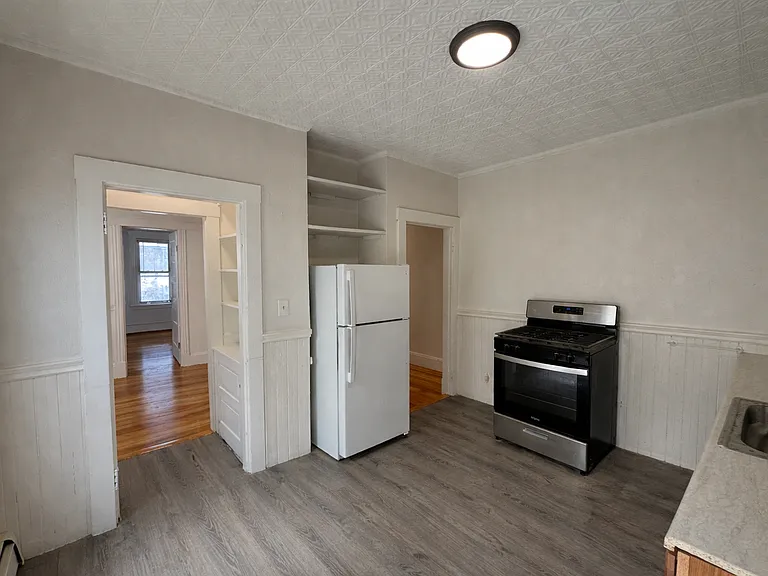765 Broadway #4 — Photo 2