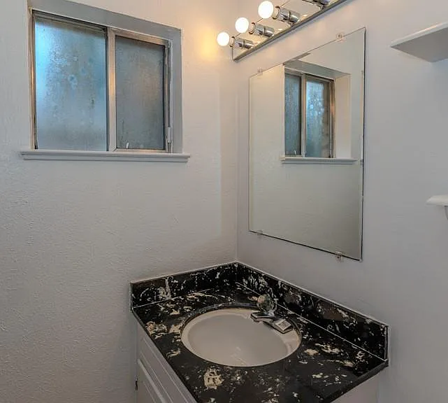 450 Norvell St — Photo 12