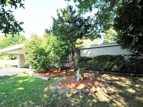 2 Brown Rd, Corning, NY 14830
