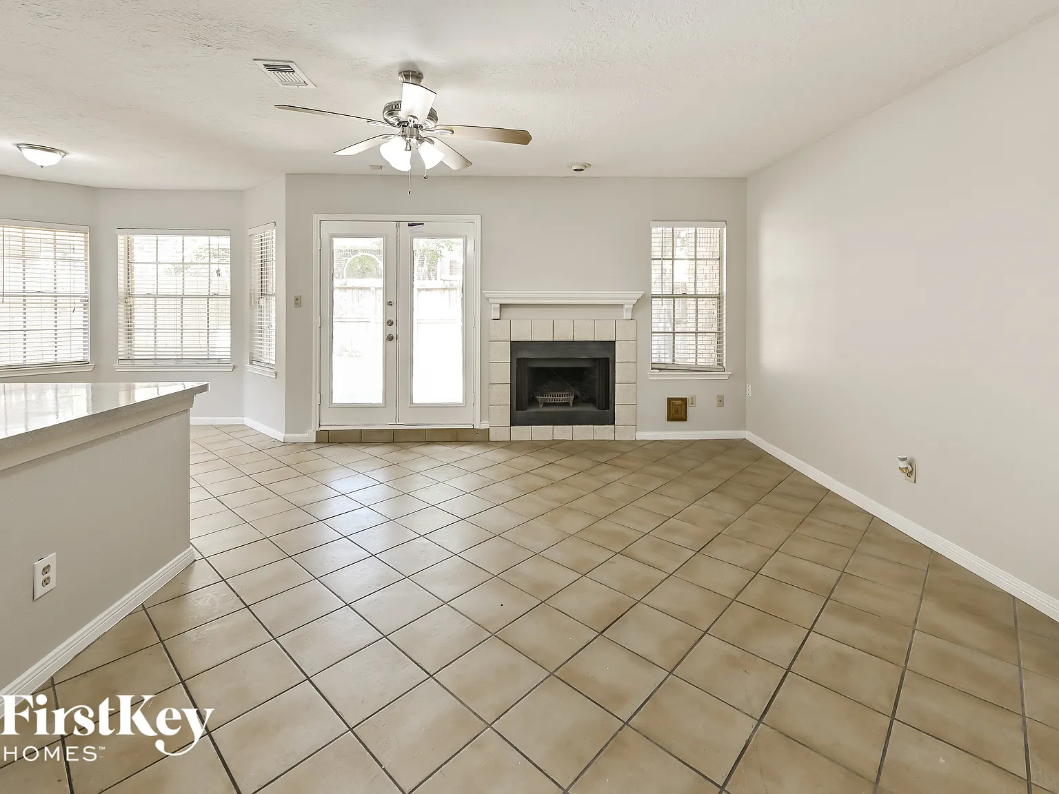3 bed, 2.5 bath, 2719 sqft, $2,660 — Photo 3