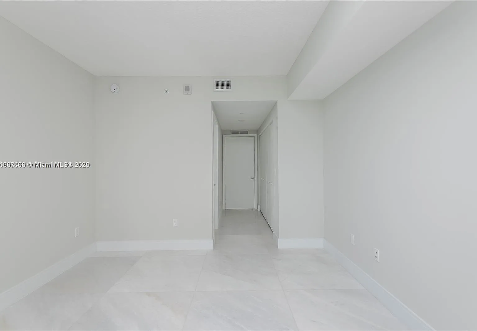 3 bed, 2018 sqft, $13,500 — Photo 3