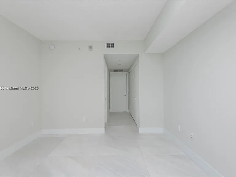 488 NE 18th St #1815 — Photo 3