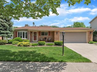 21419 Danbury St, Woodhaven, MI 48183