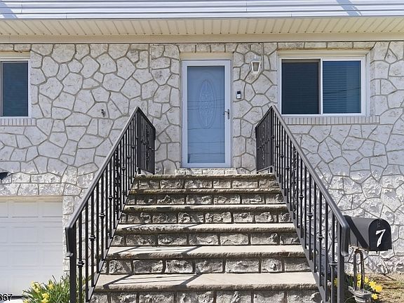 4th image of 7 Franklin St