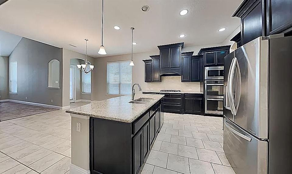 Kitchen and Breakfast