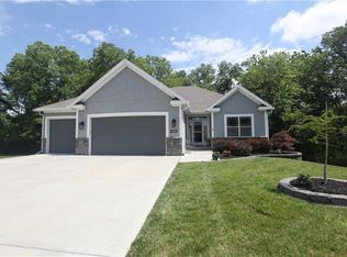 5096 NW Timberline Dr, Riverside, MO 64150