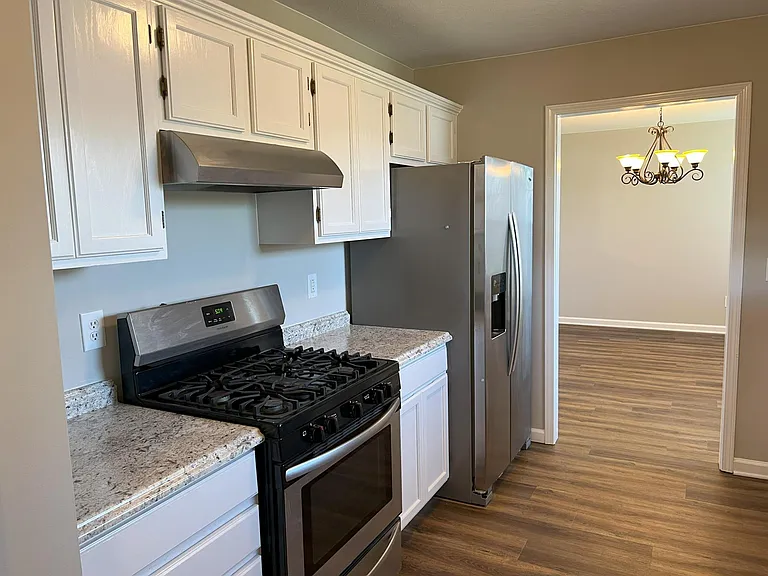 2102 Bennett Ct — Photo 3