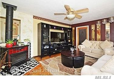 3rd image of 162 Lee Ave