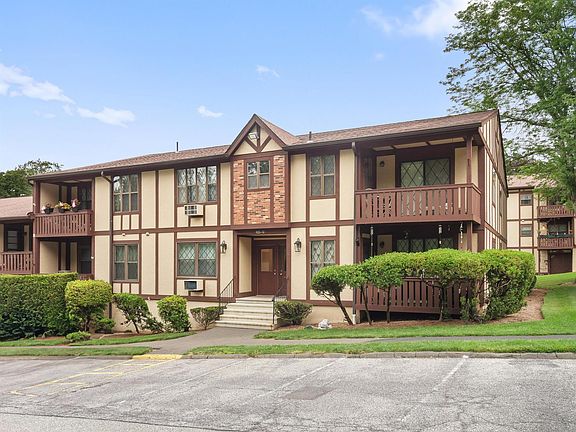 3rd image of 410 Sierra Vista Ln