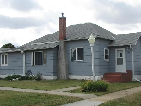 302 Oakland Ave, Elwood, NE 68937