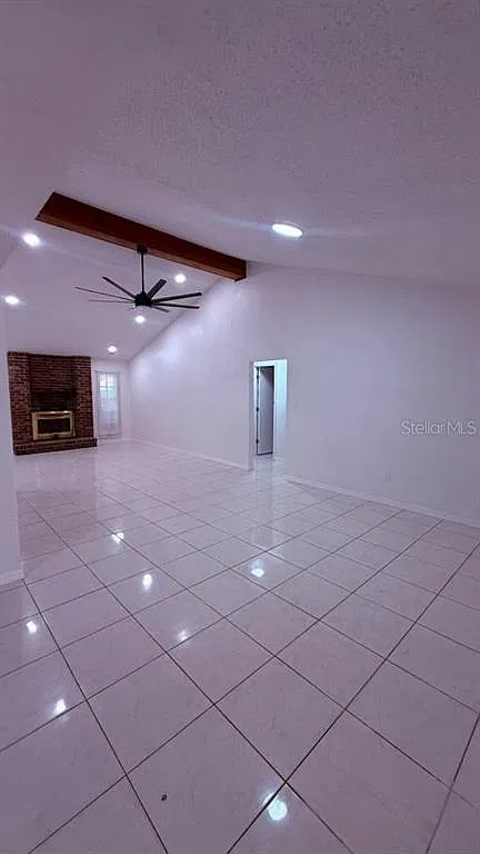 3 bed, 2.0 bath, 1464 sqft, $2,345 — Photo 2