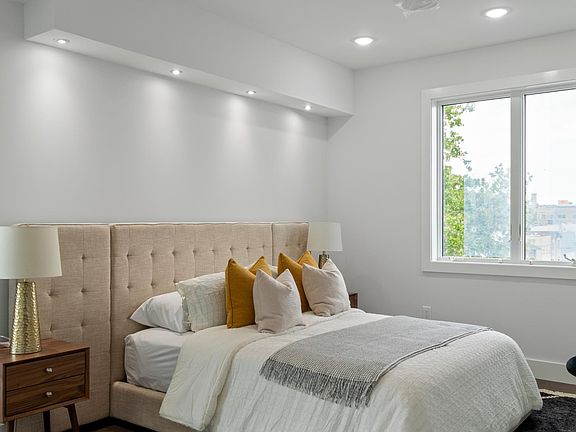 4th image of 404 Saint Pauls Ave #404