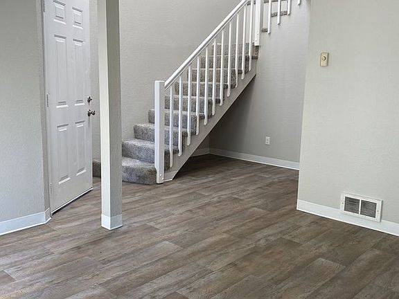 4th image of 814 Grove St APT B